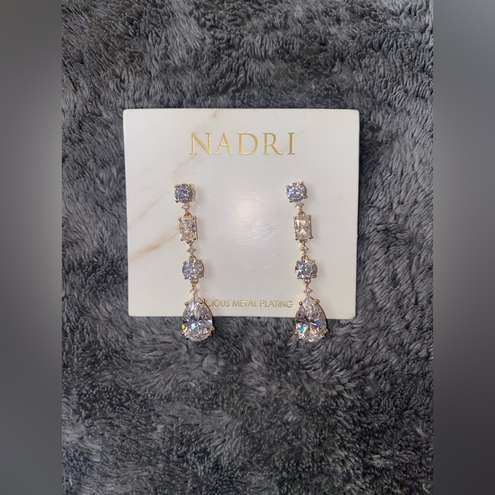 BNWT Nadri Crystal Gold Drop Earrings $75